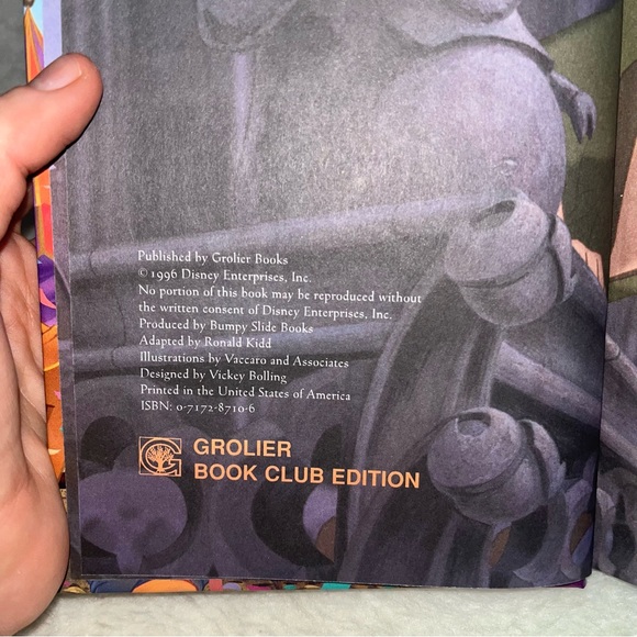 Disney 1996 The Hunchback of Notre Dame hardback book - Picture 7 of 11